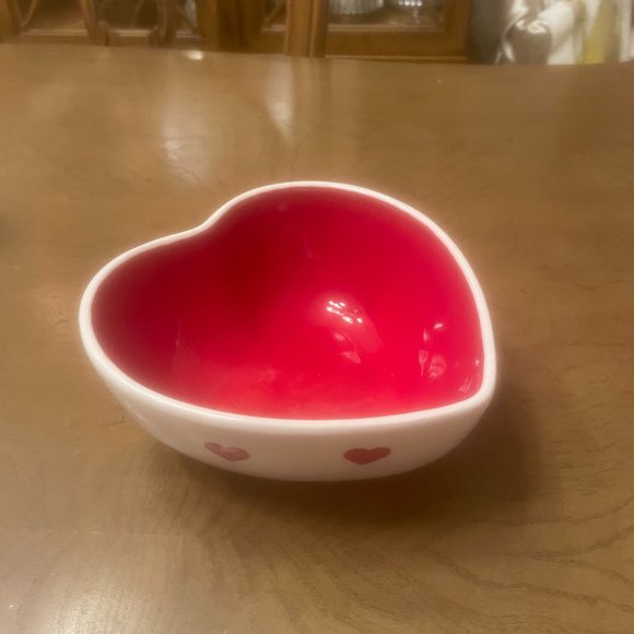 Set of 3 Terramoto Ceramic Valentine's Heart Shaped Bowls. - Picture 2 of 9
